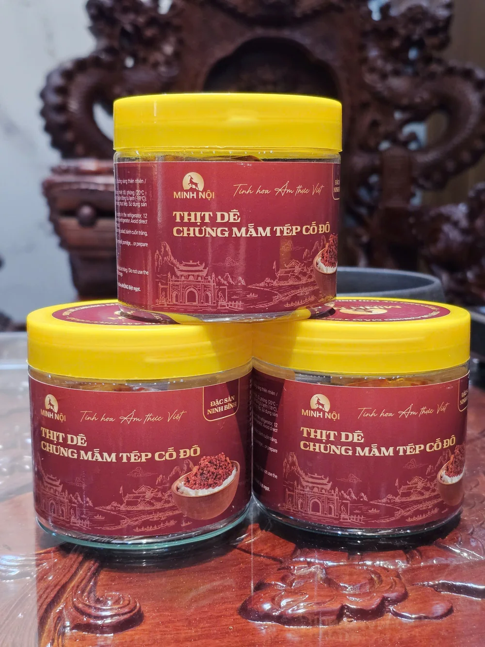 Ba hũ thịt dê chưng mắm tép Minh Nội với nắp vàng